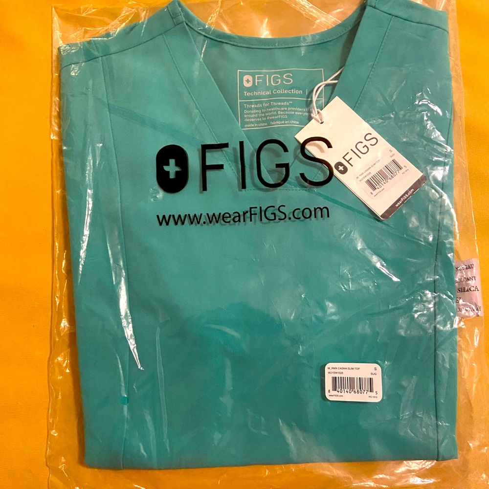 Surgical green 2 pocket slim casma scrub top Figs Small